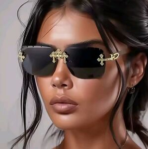 Chrome Hrt Elegant Black Sunglasses with Gold Accents
